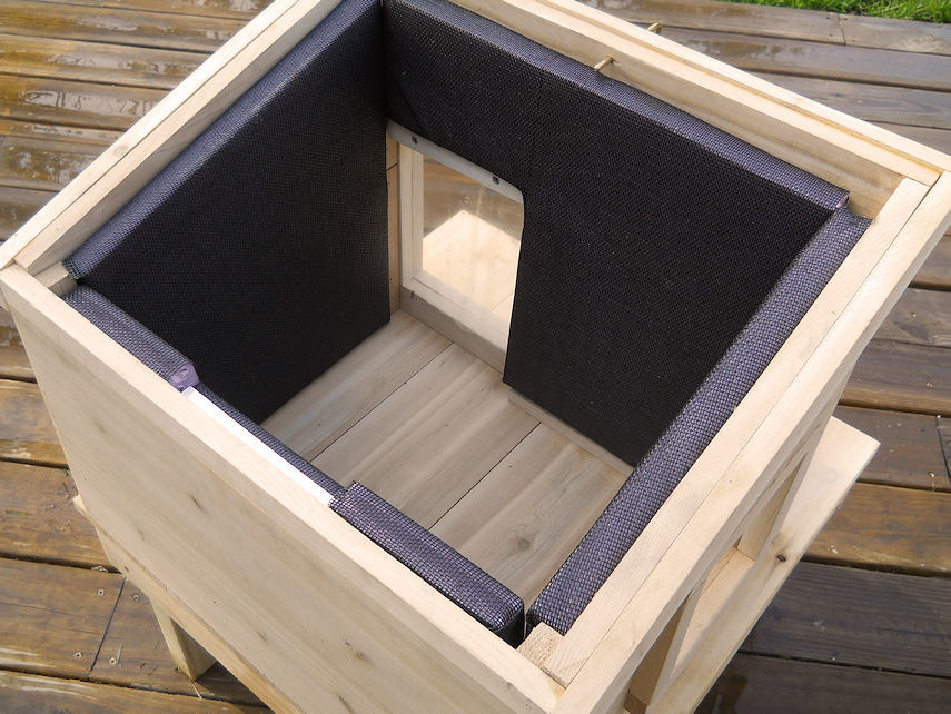 Outdoor Cat House Shelter from Touchstone Pet